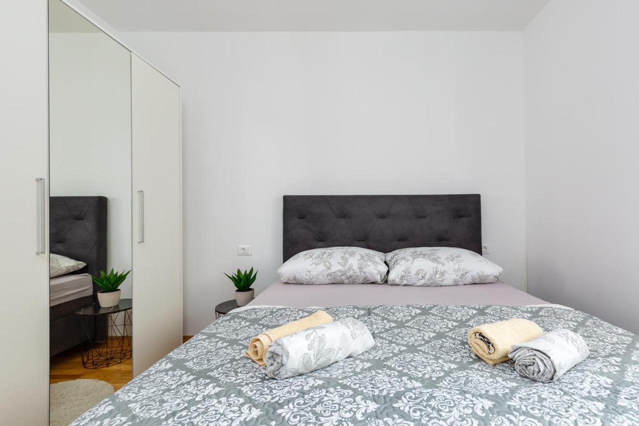 Apartment Roni + Besplatan Parking Zadar Exterior foto