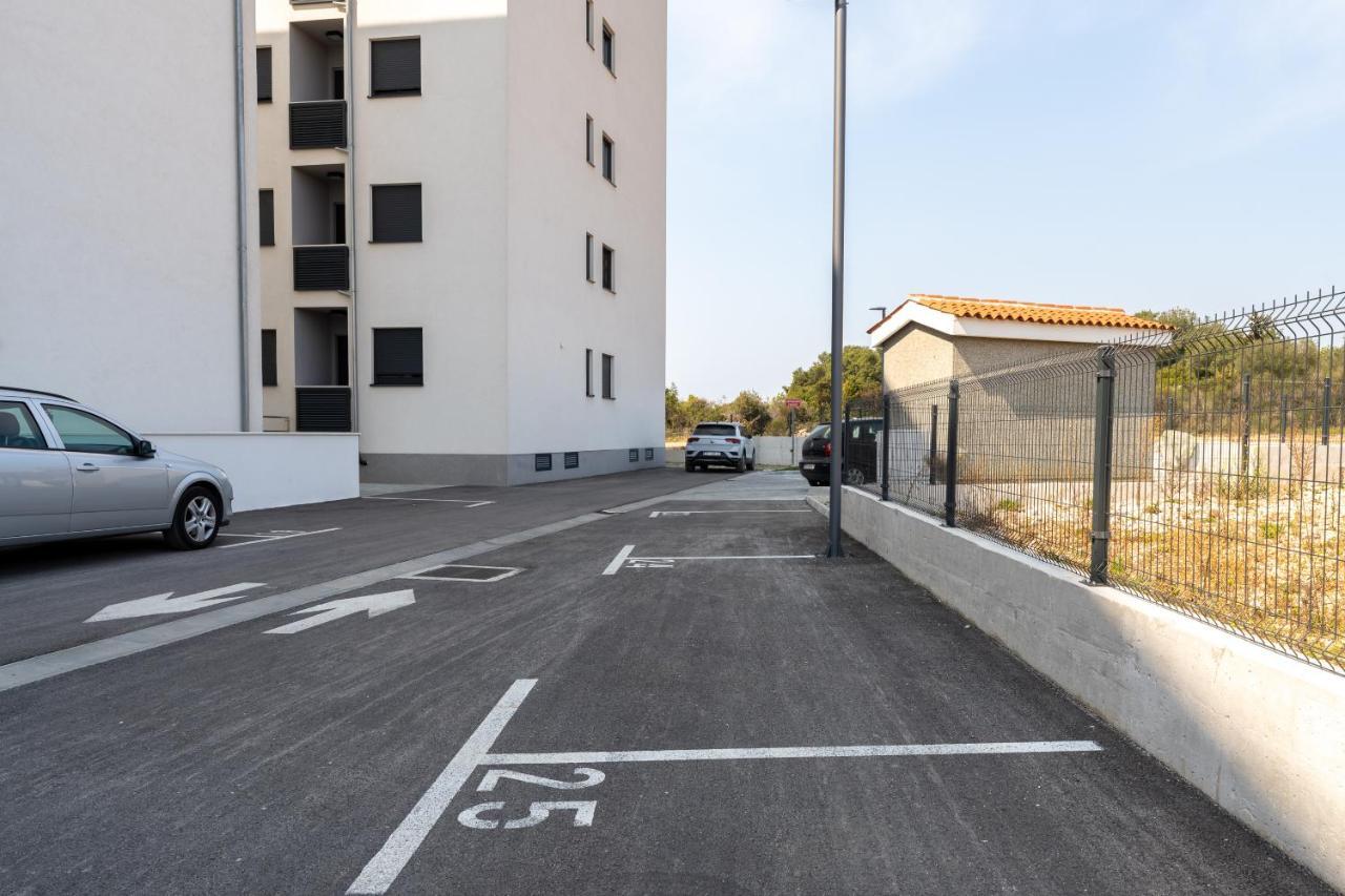 Apartment Roni + Besplatan Parking Zadar Exterior foto