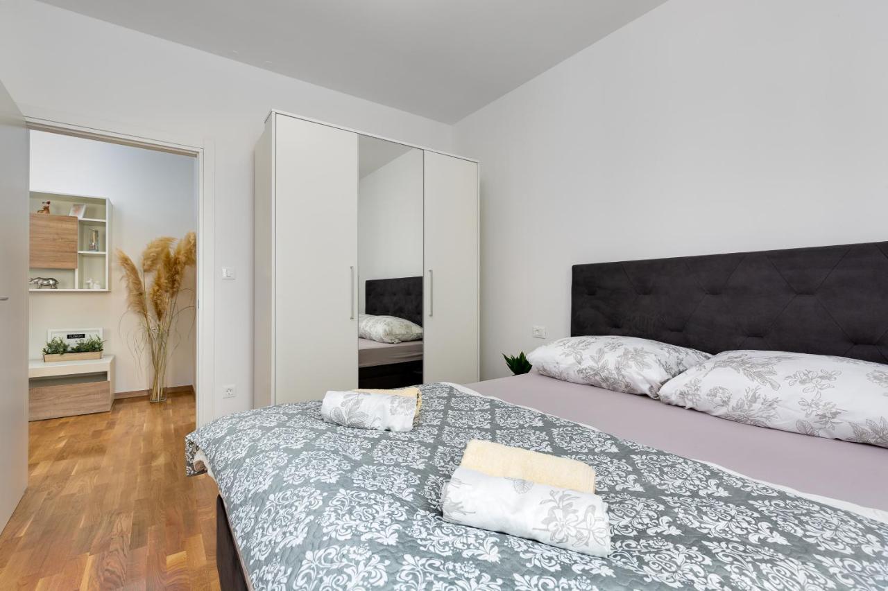 Apartment Roni + Besplatan Parking Zadar Exterior foto