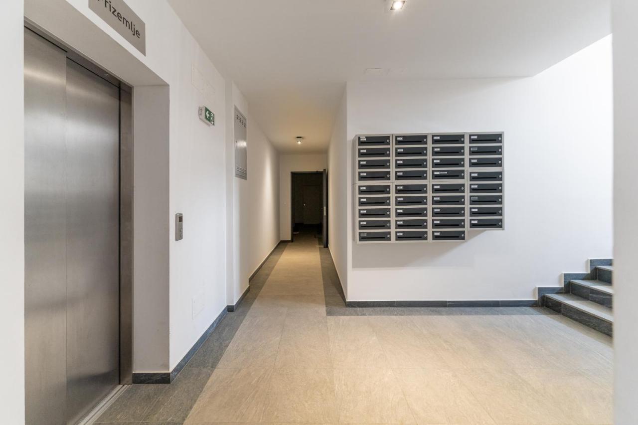 Apartment Roni + Besplatan Parking Zadar Exterior foto
